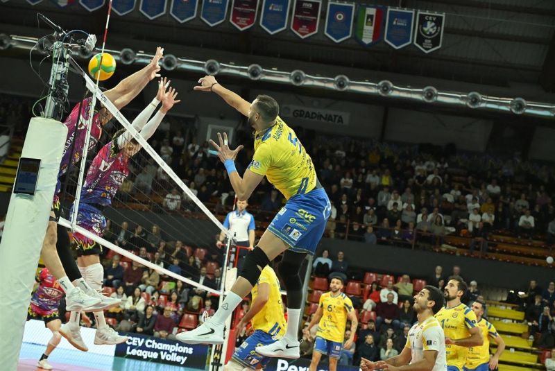 3-1: El Guaguas puso cara su derrota ante el Perugia