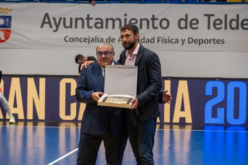 Dani Sarmiento, reconocido por la Federación como histórico mejor jugador de Canarias