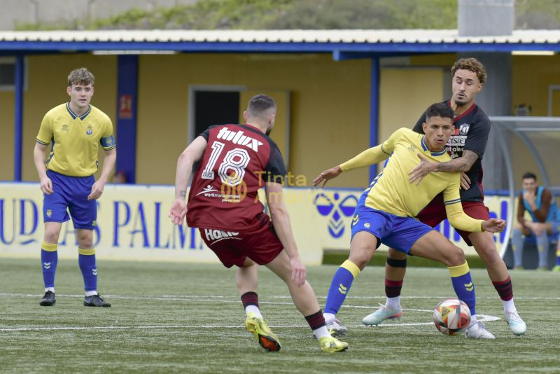 Fotos: El juvenil B de la UD se cruza con el Tuggen suizo