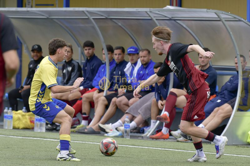 Fotos: El juvenil B de la UD se cruza con el Tuggen suizo