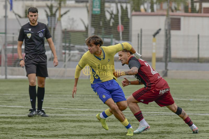 Fotos: El juvenil B de la UD se cruza con el Tuggen suizo