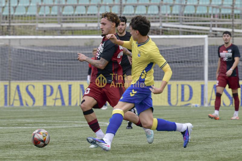 Fotos: El juvenil B de la UD se cruza con el Tuggen suizo