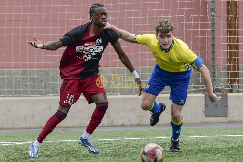 Fotos: El juvenil B de la UD se cruza con el Tuggen suizo