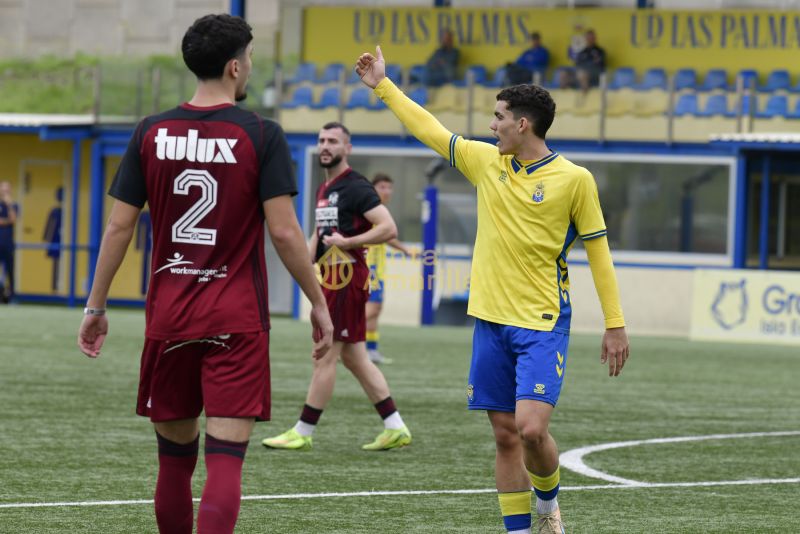 Fotos: El juvenil B de la UD se cruza con el Tuggen suizo
