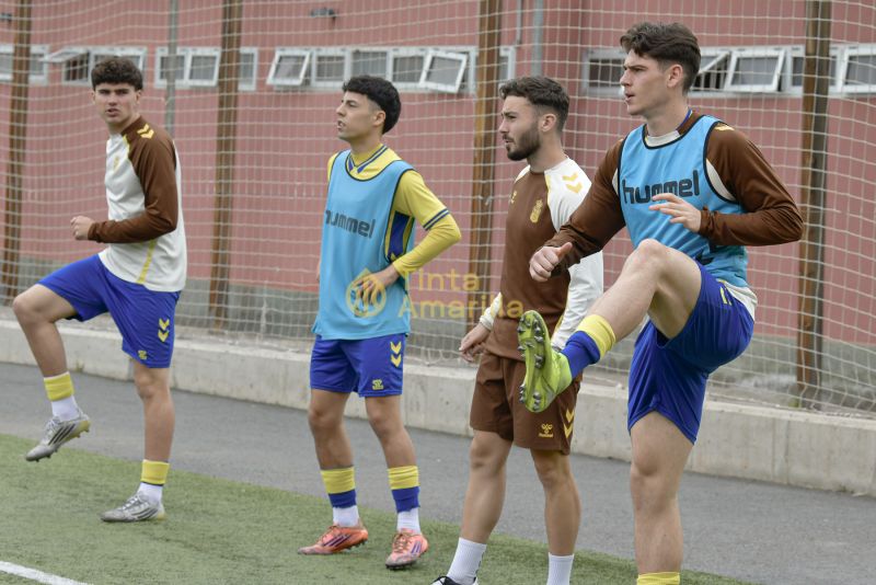 Fotos: El juvenil B de la UD se cruza con el Tuggen suizo