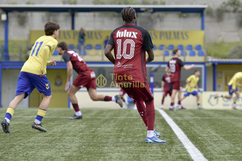 Fotos: El juvenil B de la UD se cruza con el Tuggen suizo