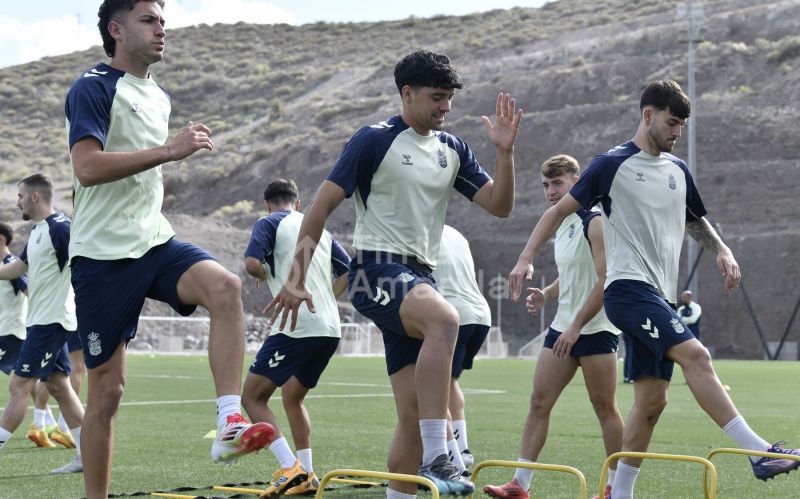 Fotos: Las Palmas Atlético pone en su periscopio al Lanzarote