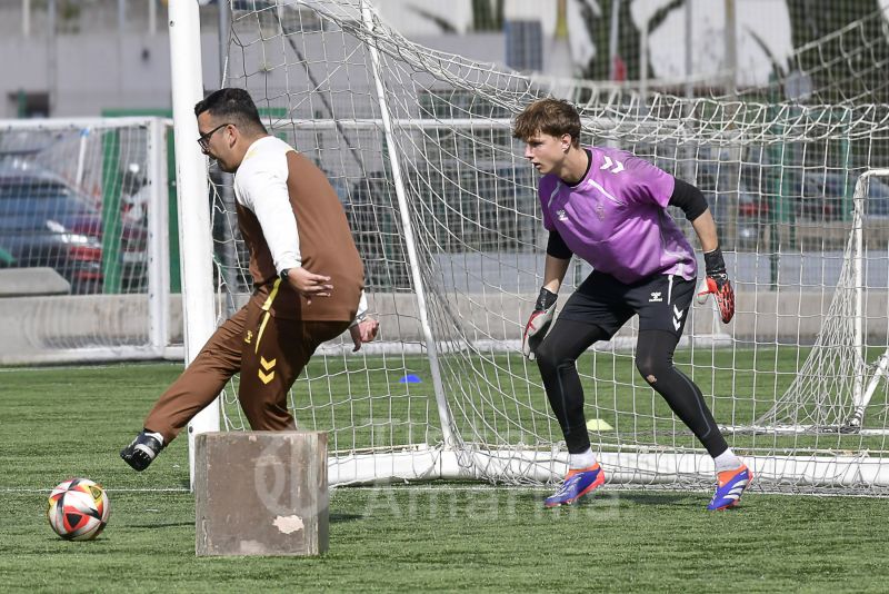 Fotos: Las Palmas Atlético se prepara para viajar a Fuenlabrada