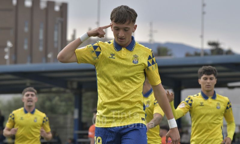 2-0: El filial trabaja duro para volver a la cúspide del grupo canario