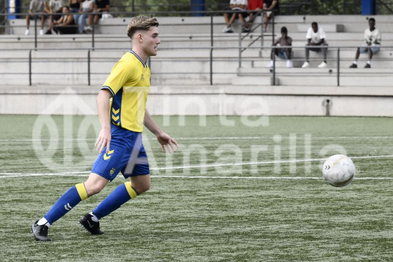 Fotos: El juvenil B de la UD golea y pisa el techo de su Liga