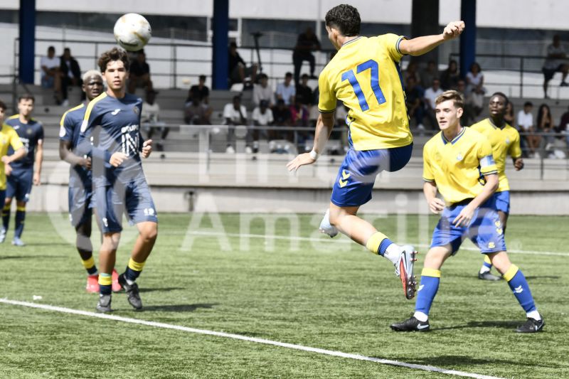 Fotos: El juvenil B de la UD golea y pisa el techo de su Liga