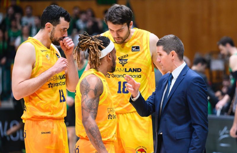 Lakovic espera la reacción de una plantilla con bajas para superar al Hapoel