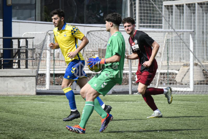 Fotos: El juvenil B de la UD empata con el Tuggen suizo (1-1)