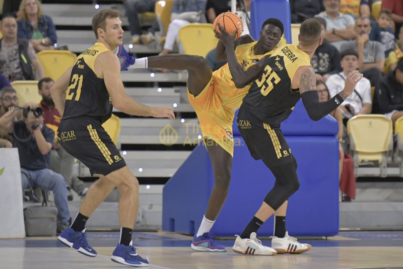 73-68: El Granca se lleva el primer derbi del verano