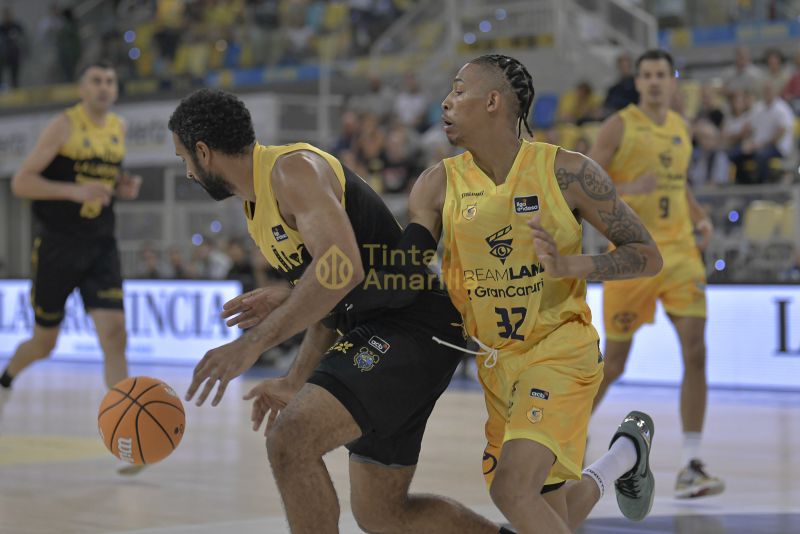 73-68: El Granca se lleva el primer derbi del verano