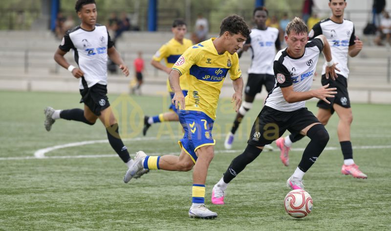 El juvenil de la UD suma su primera laboriosa goleada en el Anexo (5-1)