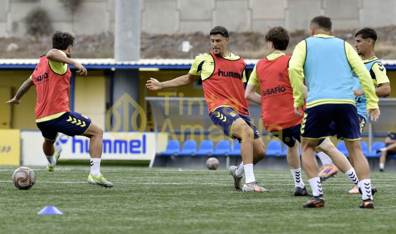 Robaina e Iván López ya dirigen a los filiales de Segunda y Tercera RFEF
