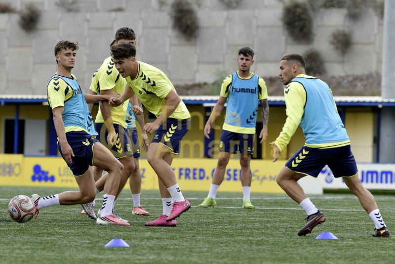 Robaina e Iván López ya dirigen a los filiales de Segunda y Tercera RFEF