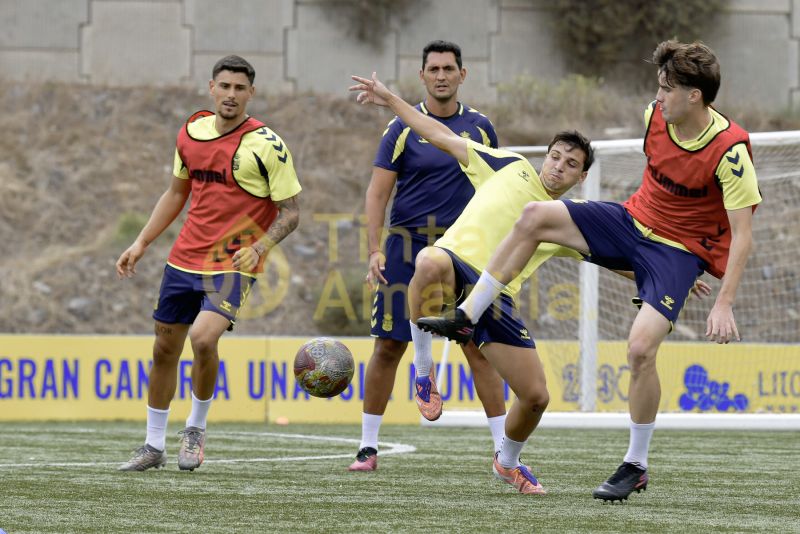 Robaina e Iván López ya dirigen a los filiales de Segunda y Tercera RFEF