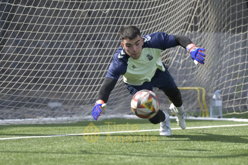 Fotos: La impecable racha local del filial frente al Arucas