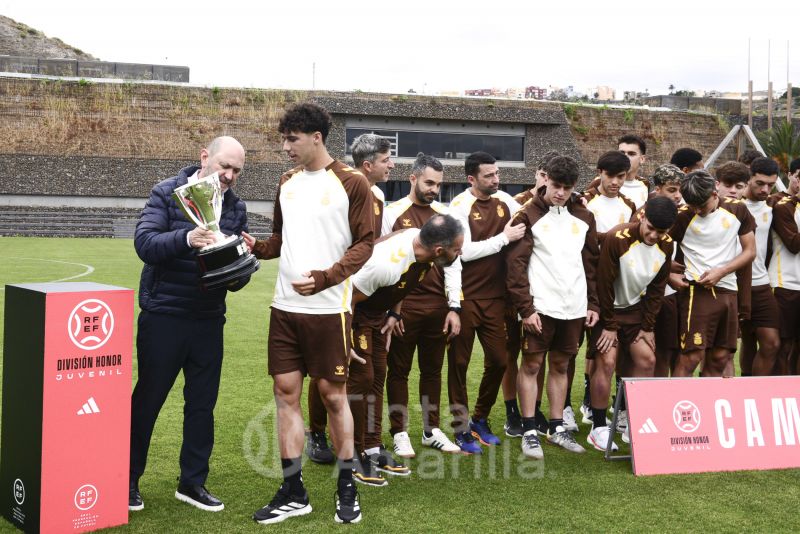 Fotos: Celebración del juvenil de la UD, antes de la batalla contra el Barça