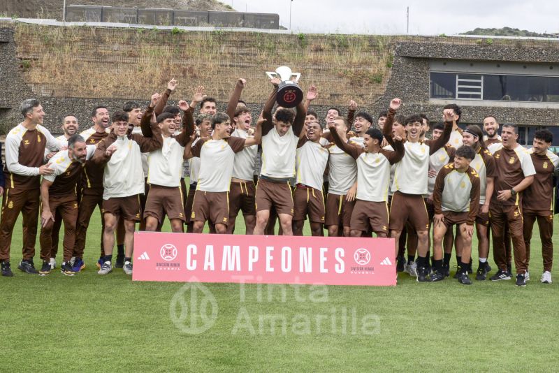 Fotos: Celebración del juvenil de la UD, antes de la batalla contra el Barça