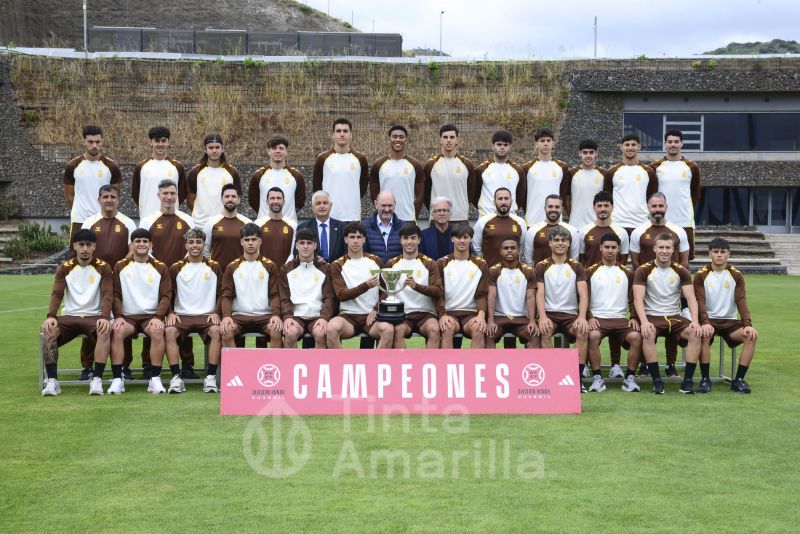 Fotos: Celebración del juvenil de la UD, antes de la batalla contra el Barça