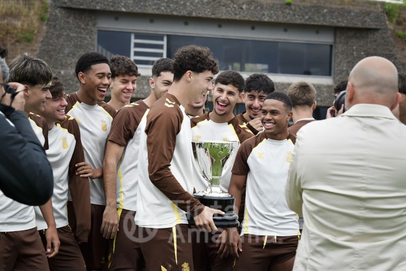 Fotos: Celebración del juvenil de la UD, antes de la batalla contra el Barça