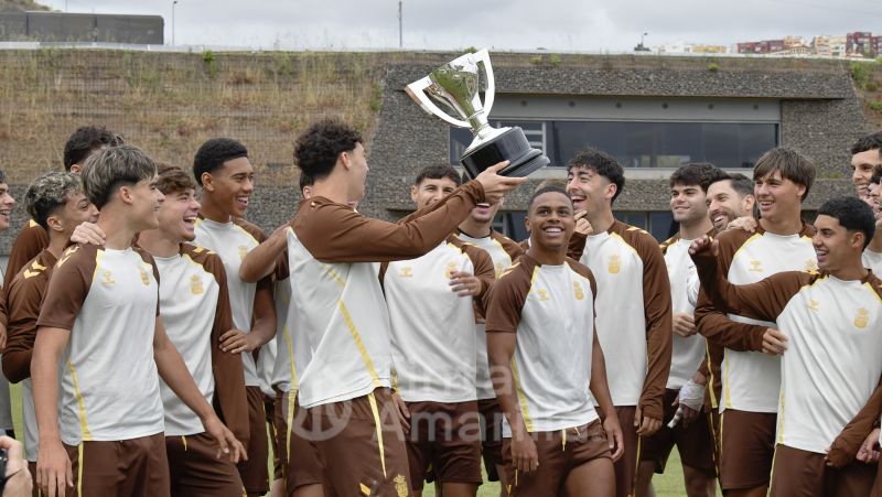 Fotos: Celebración del juvenil de la UD, antes de la batalla contra el Barça