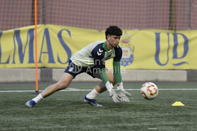 Fotos: El juvenil de la UD afina para recibir al Granada