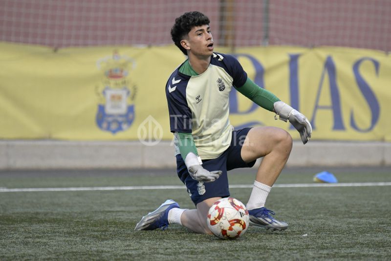 Fotos: El juvenil de la UD afina para recibir al Granada