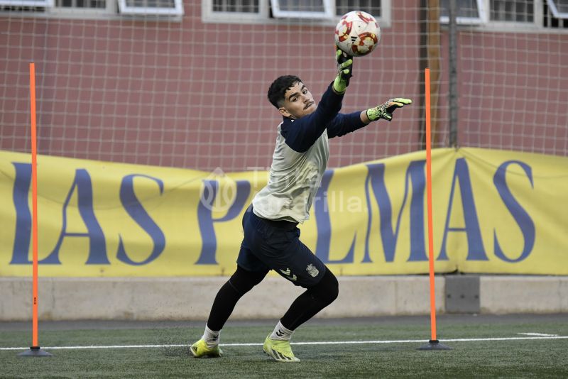 Fotos: El juvenil de la UD afina para recibir al Granada
