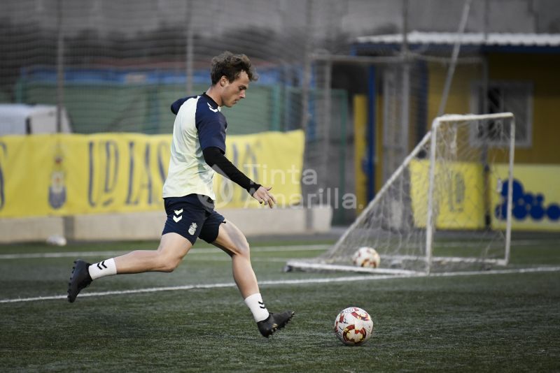 Fotos: El juvenil de la UD afina para recibir al Granada