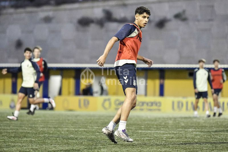 Fotos: El juvenil de la UD afina para recibir al Granada