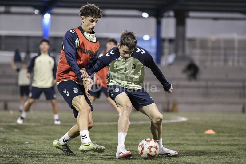 Fotos: El juvenil de la UD afina para recibir al Granada
