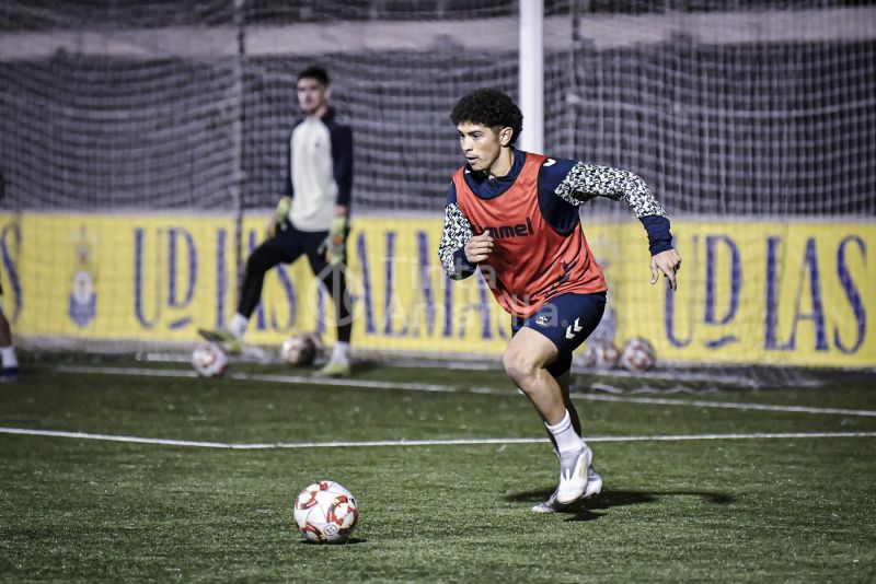 Fotos: El juvenil de la UD afina para recibir al Granada