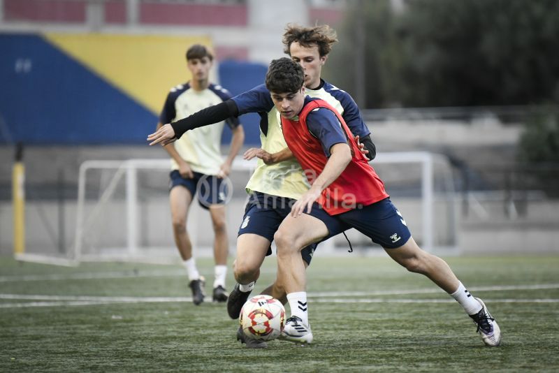 Fotos: El juvenil de la UD afina para recibir al Granada