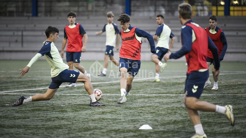 Fotos: El juvenil de la UD afina para recibir al Granada