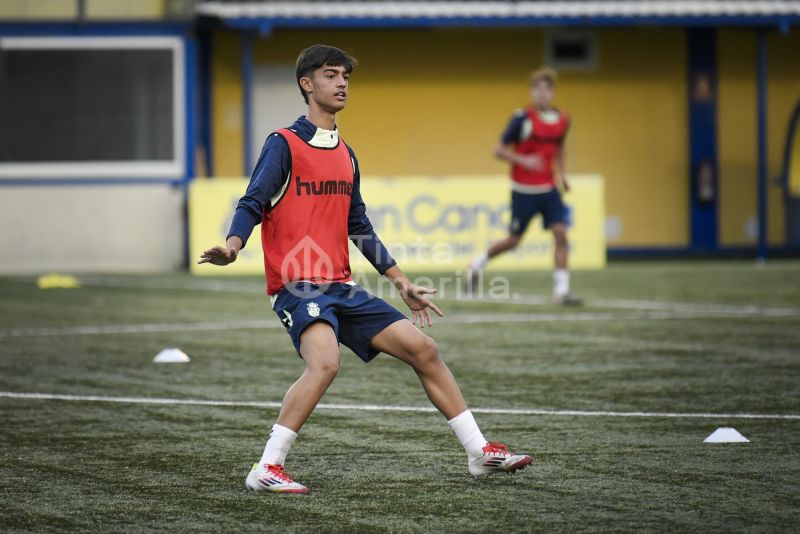 Fotos: El juvenil de la UD afina para recibir al Granada
