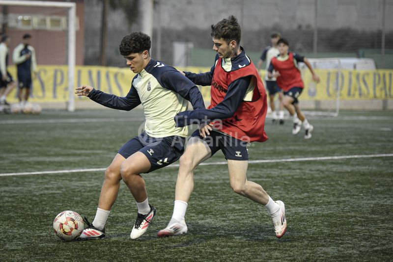 Fotos: El juvenil de la UD afina para recibir al Granada
