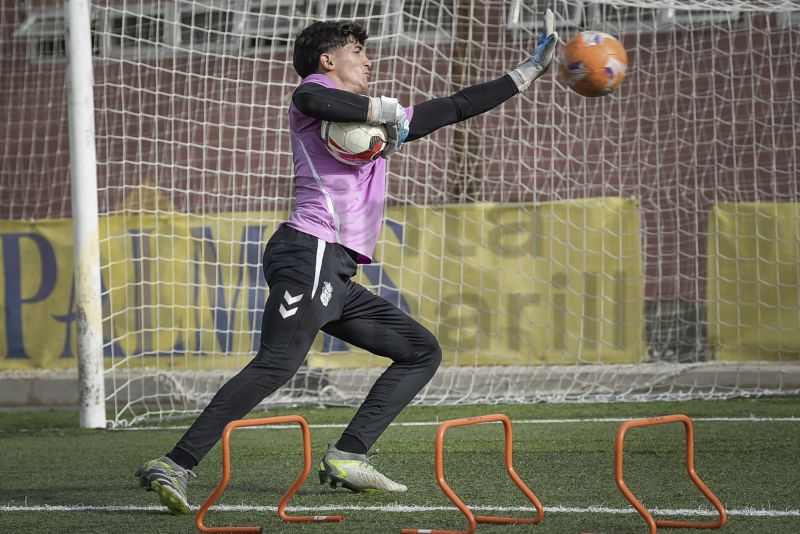 Fotos: Las Palmas C tiene una dura prueba el sábado en el Anexo