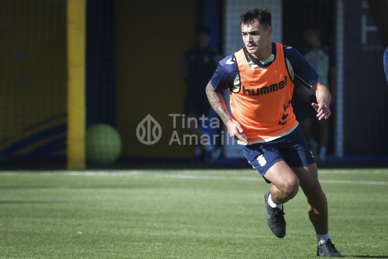 Fotos: El filial se prepara para un sábado maradoniano