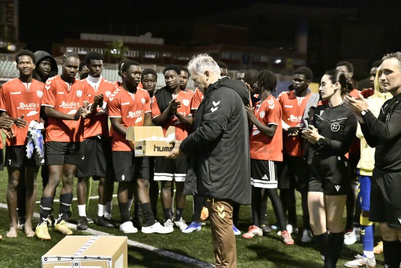 Fotos: La UD Las Palmas D gana en el Anexo la Copa de Navidad