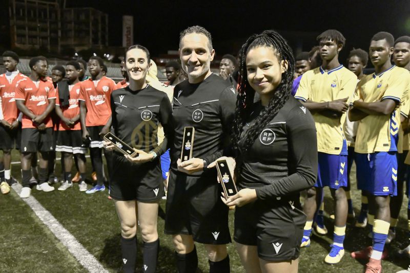 Fotos: La UD Las Palmas D gana en el Anexo la Copa de Navidad