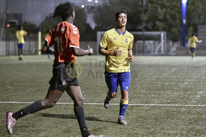 Fotos: La UD Las Palmas D gana en el Anexo la Copa de Navidad