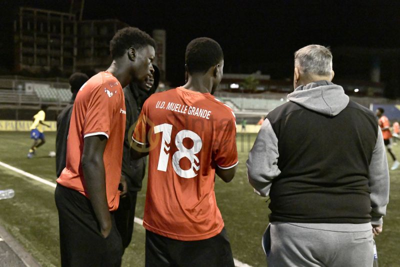 Fotos: La UD Las Palmas D gana en el Anexo la Copa de Navidad