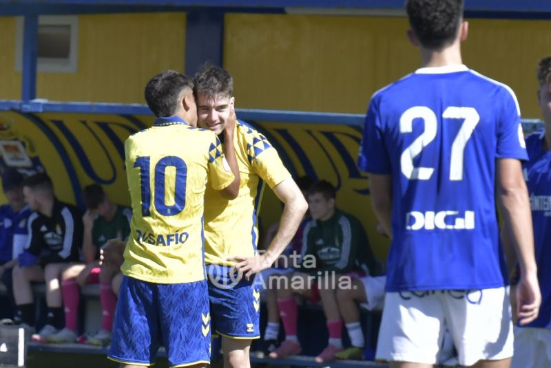 4-0: Las Palmas le responde al Oviedo con festival de fútbol y goles
