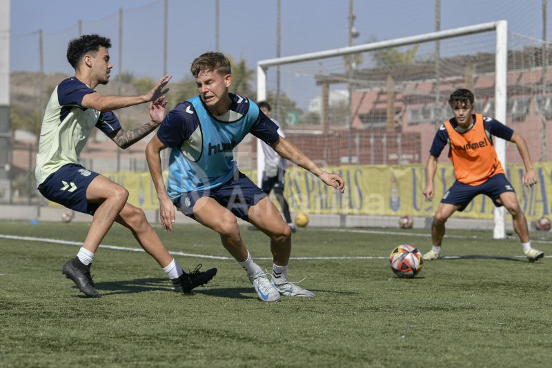 Fotos: Las Palmas C se aproxima a la centena de goles
