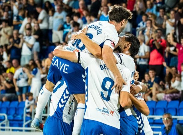 3-0:  14.201 personas celebran el primer triunfo local del Tenerife
