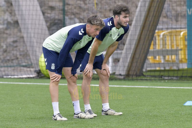 Fotos: Las Palmas Atlético pone su mira en un rival histórico del grupo canario